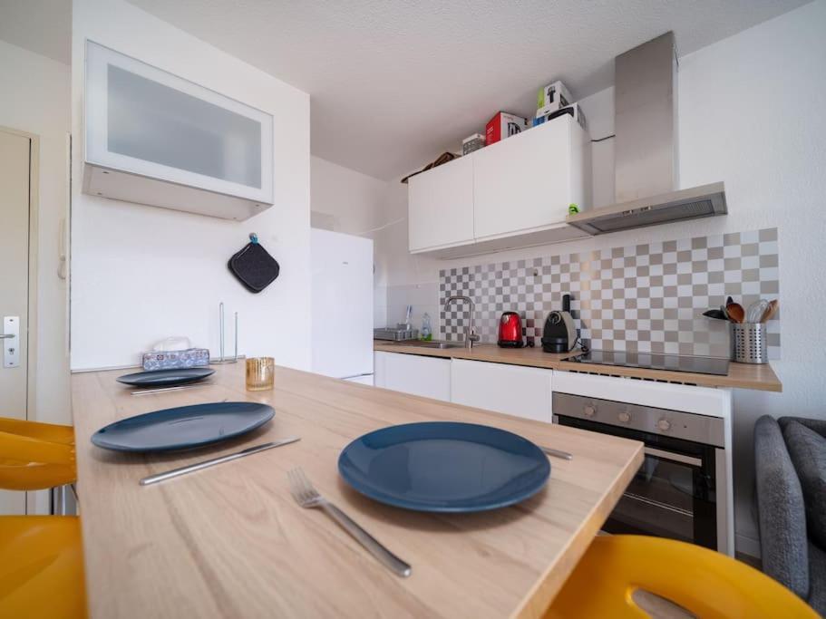 Appartement Tout Equipe Climatise Terrasse Hopital De La Timone Marseille Bagian luar foto